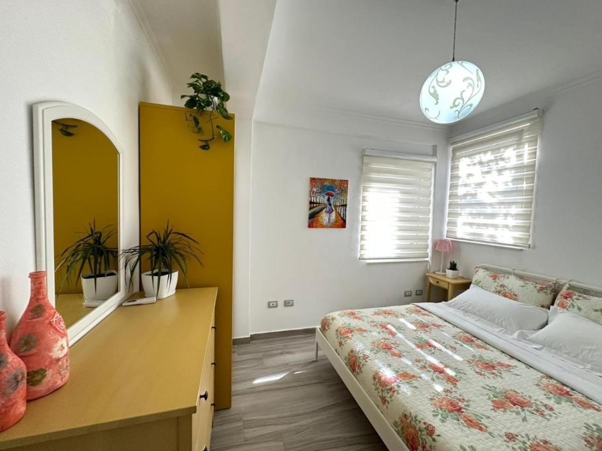 Sofia'S Holiday Apartment Вльора Екстер'єр фото