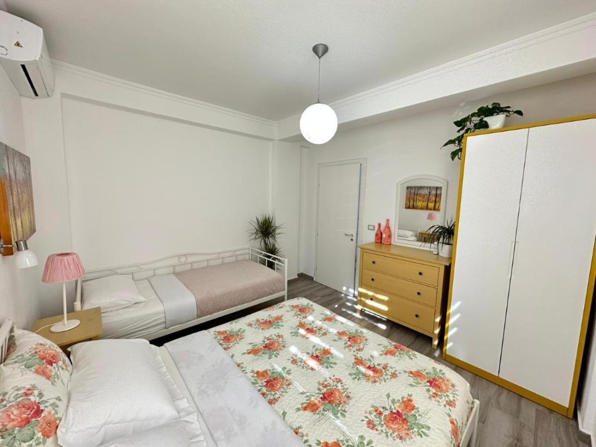 Sofia'S Holiday Apartment Вльора Екстер'єр фото