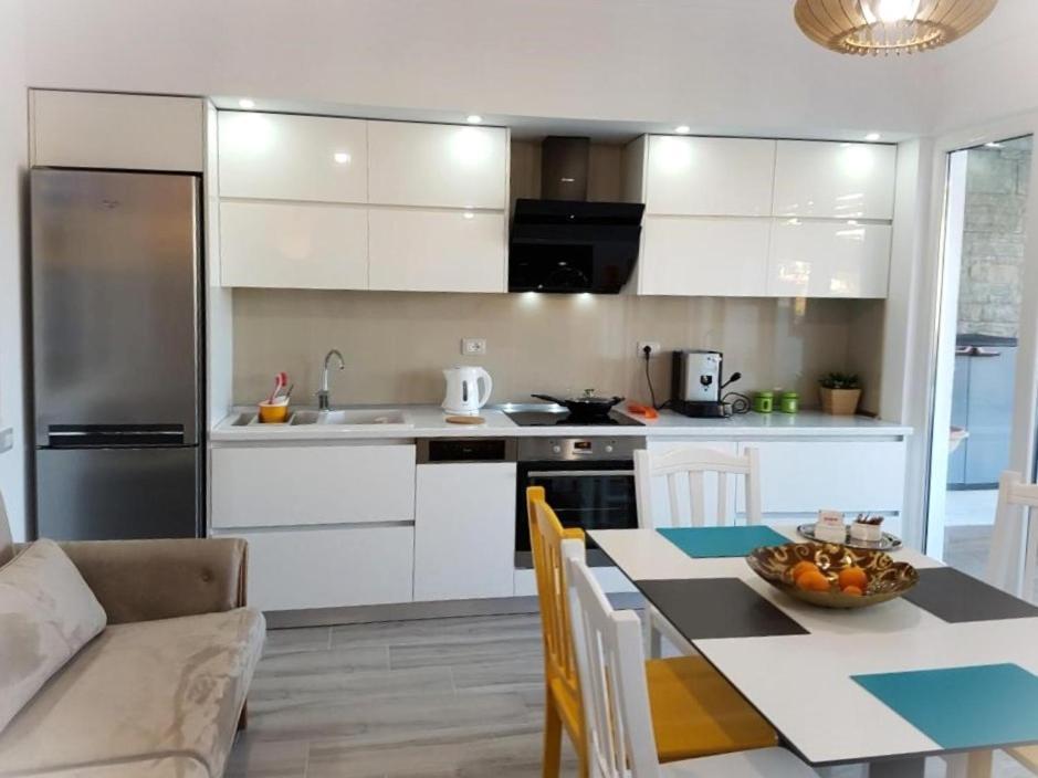 Sofia'S Holiday Apartment Вльора Екстер'єр фото