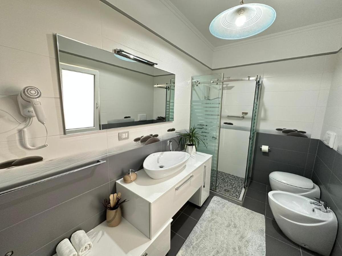 Sofia'S Holiday Apartment Вльора Екстер'єр фото